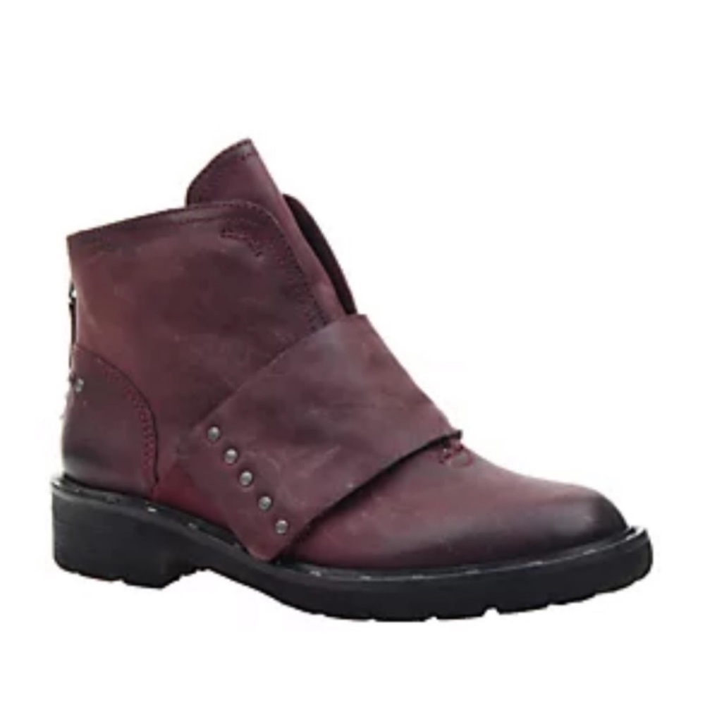 EUC - OTBT Frontage Boots - Eggplant - size 7